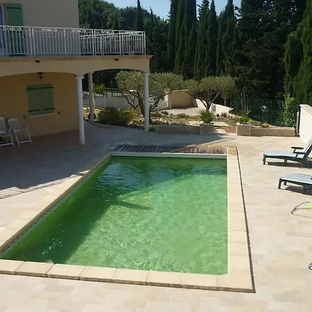 Au Pin Parasol Bed and breakfast