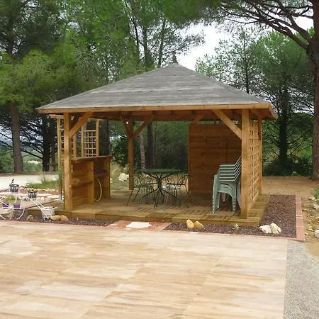 Au Pin Parasol * Vauvert